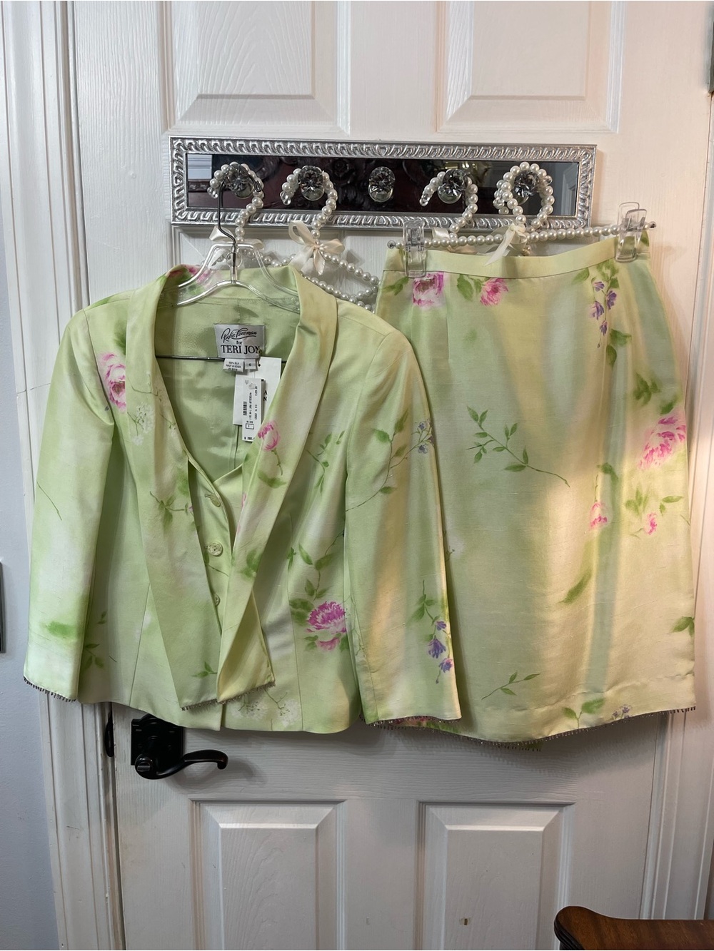 Vintage TERI JON Light Green Floral 100% SILK Skirt & Blazer Set